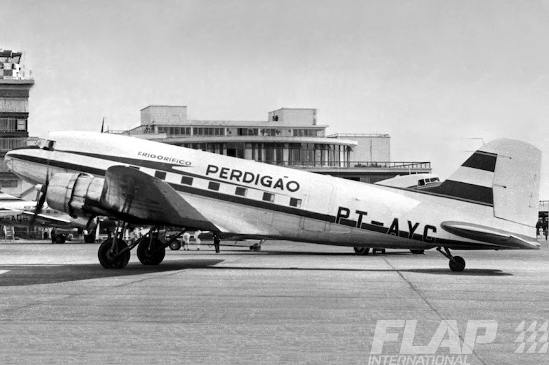 PT-AYC / DC-3 / Frigorífico Perdigão