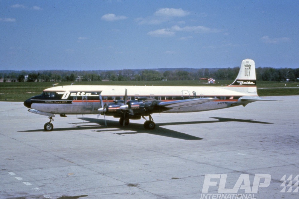 N4877C / DC-7 / Delta Air Lines