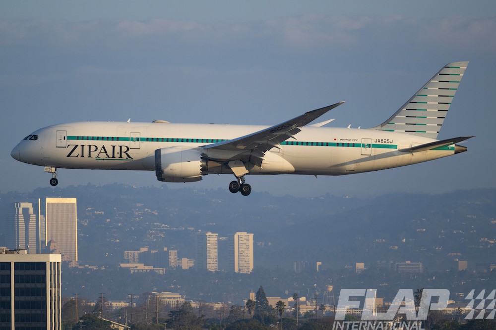 JA825J / 787-8 / Zipair