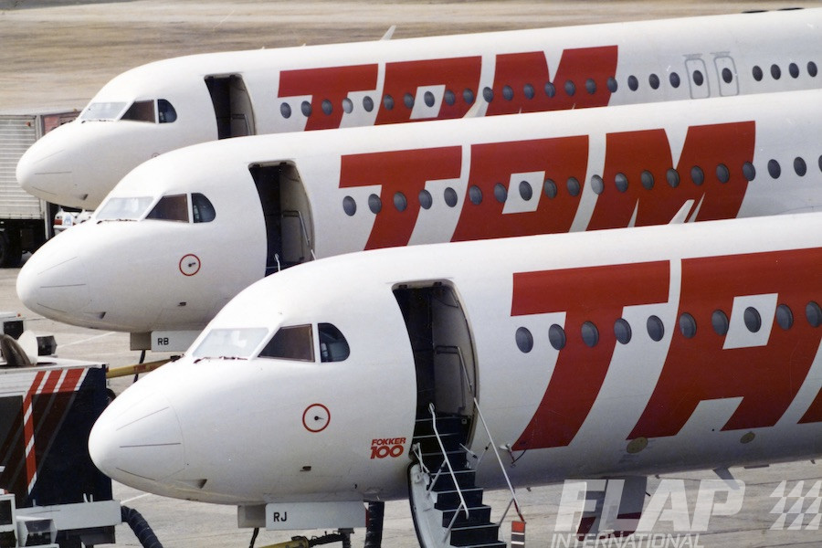 PT-MRJ / Fokker 100 / TAM