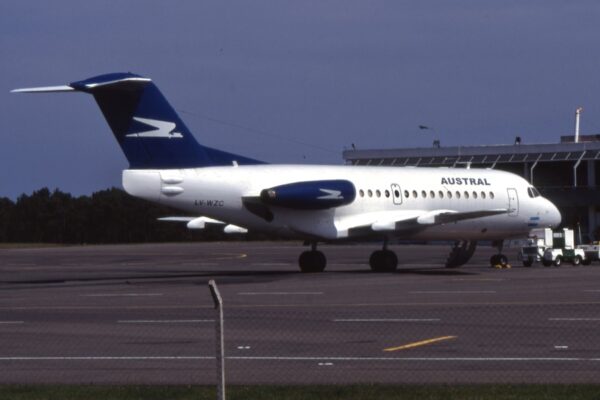 LV-WZC / Fokker 28 / Austral