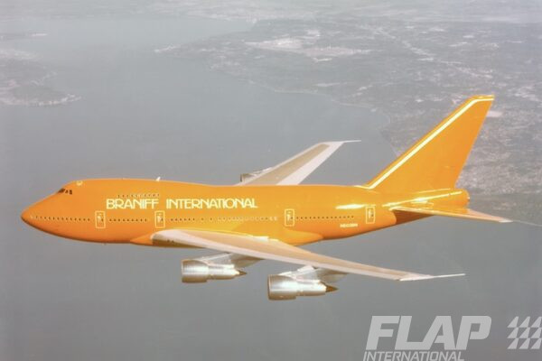N6038N / 747-SP / Braniff