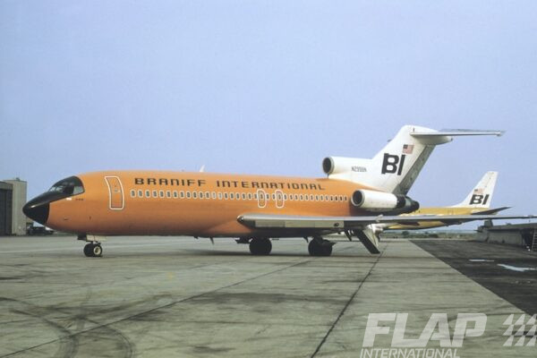 N299BN / 727-100 / Braniff
