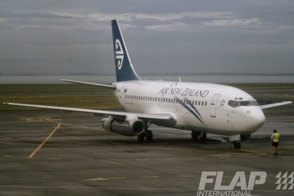 ZK-NAU / 737-200 / Air New Zealand
