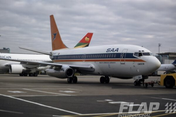 ZS-SIM / 737-200 / South African Airways