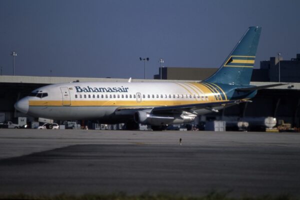 C6-BGK / 737-200 / Bahamasair
