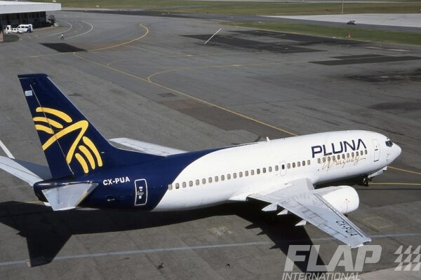 CX-PUA / 737-300 / PLUNA