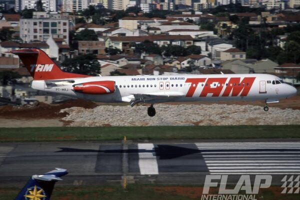 PT-MRJ / Fokker 100 / TAM