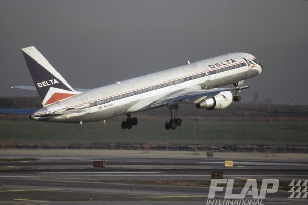 N623DL / 757-200 / Delta