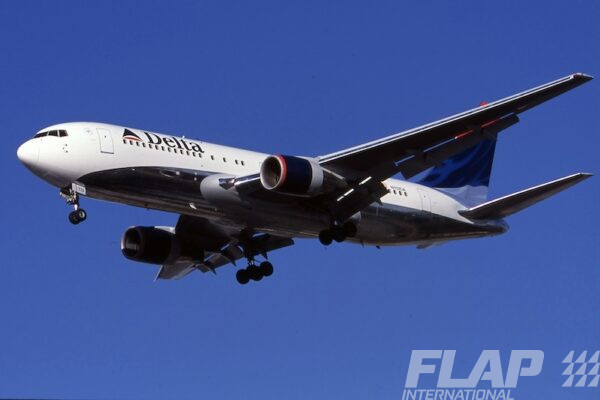 N113DA / 767-200 / Delta