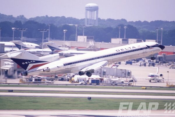 N2811W / 727-200 / Delta
