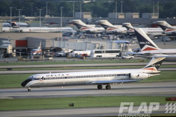 N994DL / MD-88 / Delta